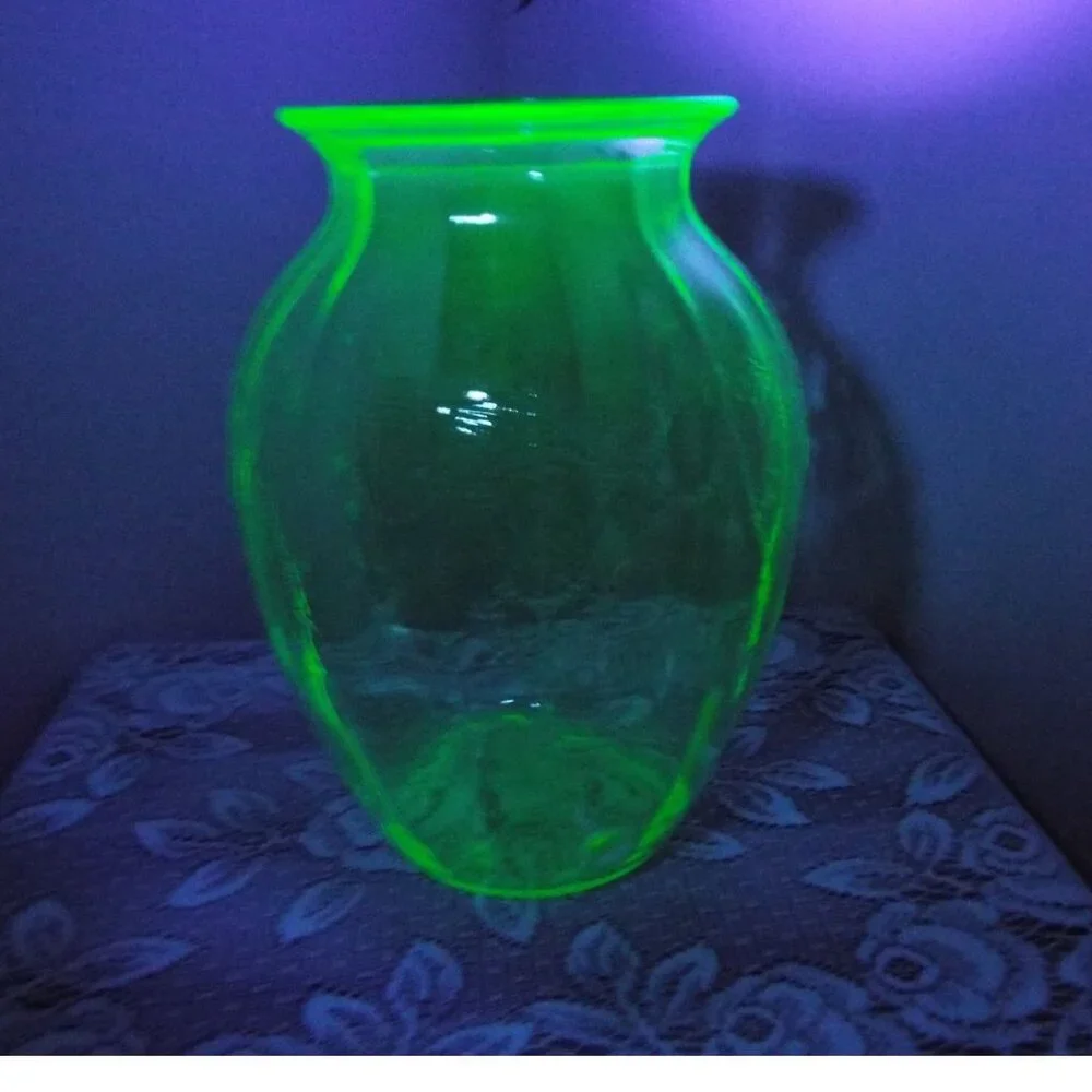 Vintage Anchor Hocking Green Uranium Glass Ballerina Cameo 8